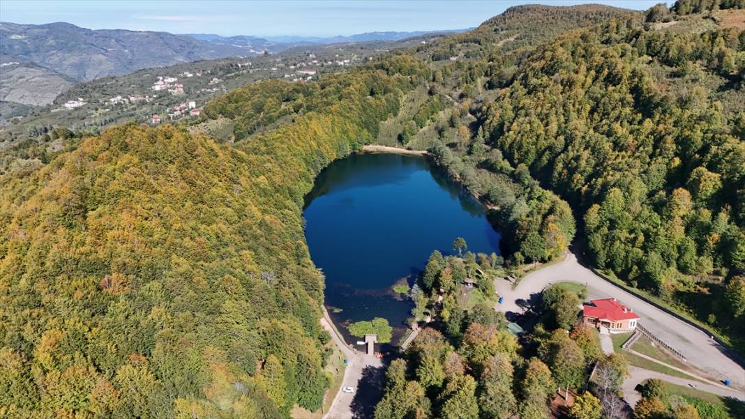 Sonbahar renkleriyle büyüleyen ünlü park rekora koşuyor 1